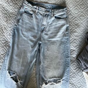 American Eagle Next Level Mom Jeans Size 2